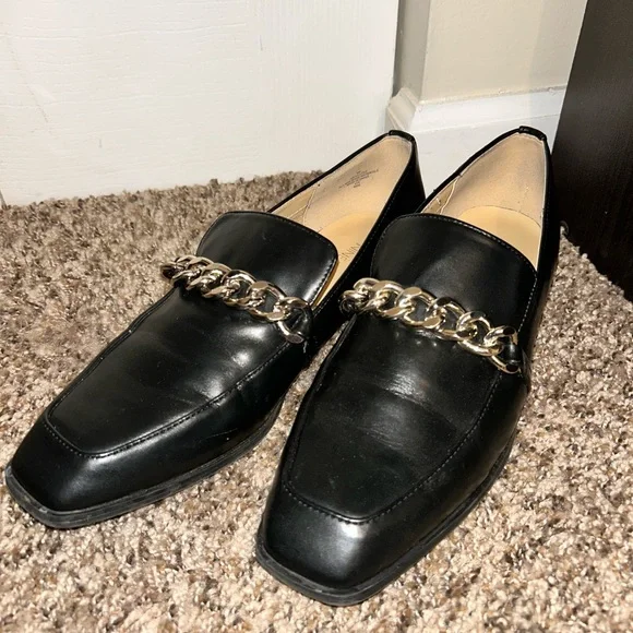 Nine West Onxe Black Loafer Gold Chain Flats Size 9 - Picture 1 of 4